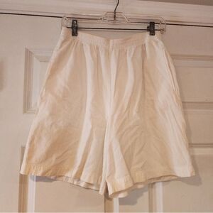 Renata stretchy white cotton shorts S